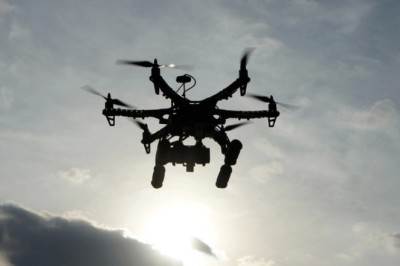 Airrow po automatizon shkëmbimin e baterive dhe ngarkesës me drone.