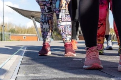 Njihuni me trotuarin inteligjent, u mundëson njerëzve të karikojnë telefonat