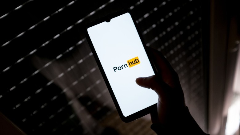 YouTube ndalon kanalin e Pornhub për shkelje të rregullave