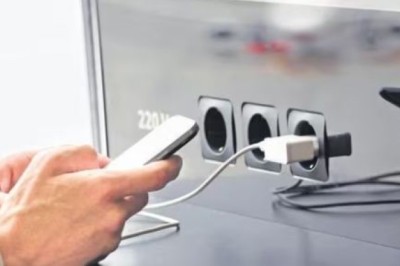 Karrikimi i celuarit në vende publike a mund t’na dëmtojë?  Ja çfarë thotë FBI…