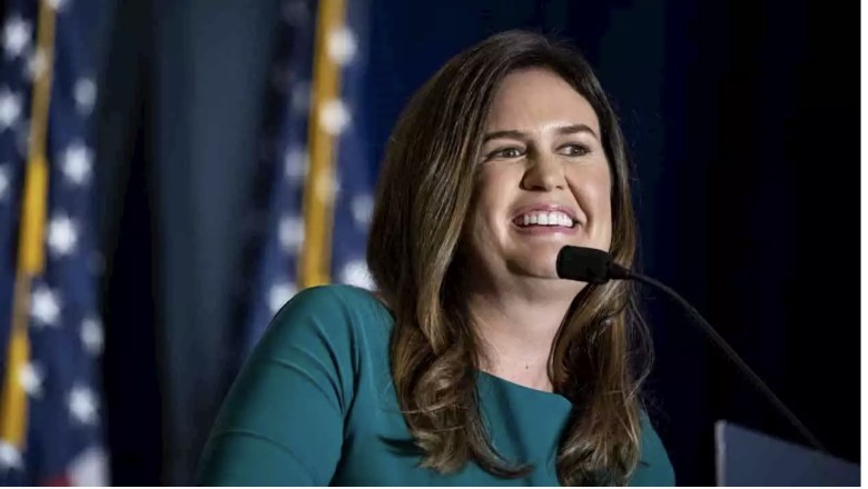 Guvernatori i Arkansas nënshkruan projektligj, vendos kufi minimal moshe për përdorimin e mediave sociale