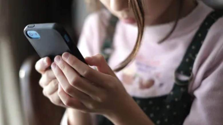 Ligjvënësit e Luizianës miratojnë projektligjin nëse prindërit lejojnë fëmijët të përdorin rrjetet sociale