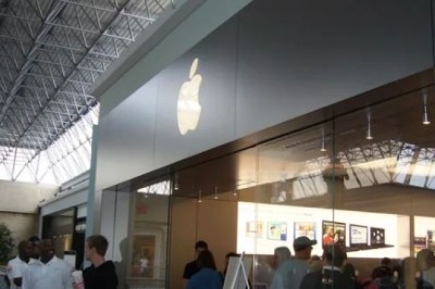 Tentuan të zëvendësojnë 10,000 iPhone dhe iPad të rremë me të vërtetë në Apple Stores, arrestohen vëllezërit!