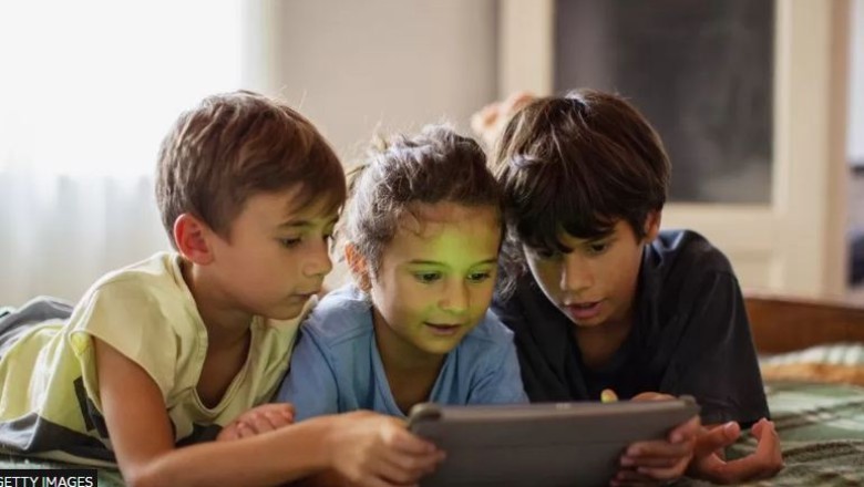 Prindërve hebrenj u është thënë të fshijnë aplikacionet e mediave sociale…