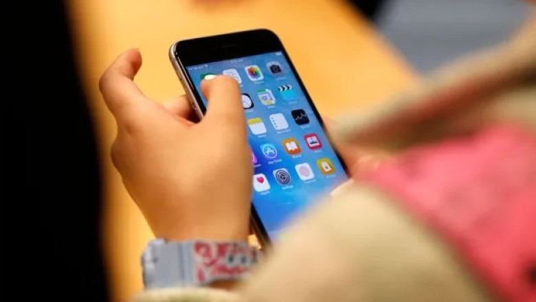 Sondazhi: Gati gjysma e adoleshentëve pohojnë se janë vazhdimisht online