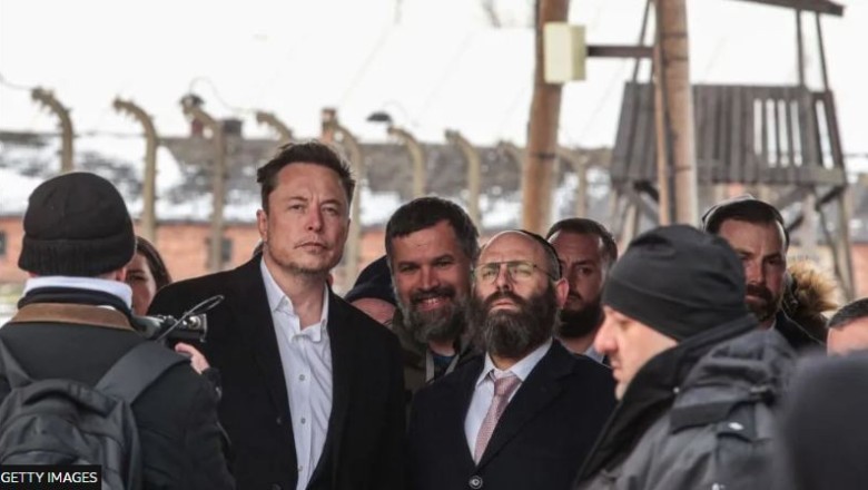Elon Musk viziton vendin e kampit të vdekjes në Aushvic!